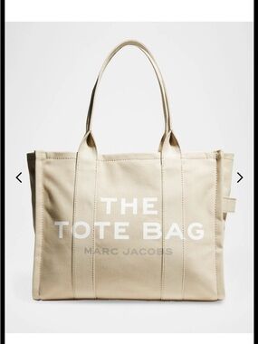 Marc Jacobs
The Large Canvas Tote Bag